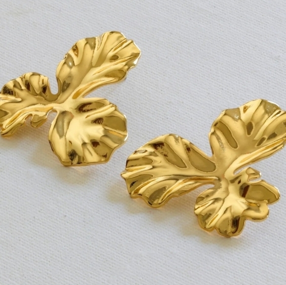 NWT gold plated clover leaf earrings Big Metal London Earrings, brand-new in box - Picture 3 of 12